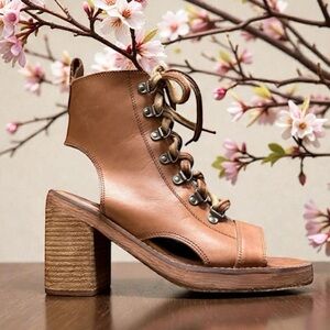 VINTAGE FOUNDRY CO. Women's Tan Leather Lace-Up Heeled Sandals • Size 6.5 Women